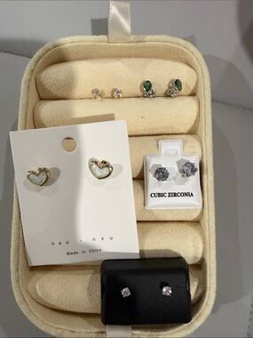 Heart Stud Earrings in White and Gold — Elegant Women’s Jewelry